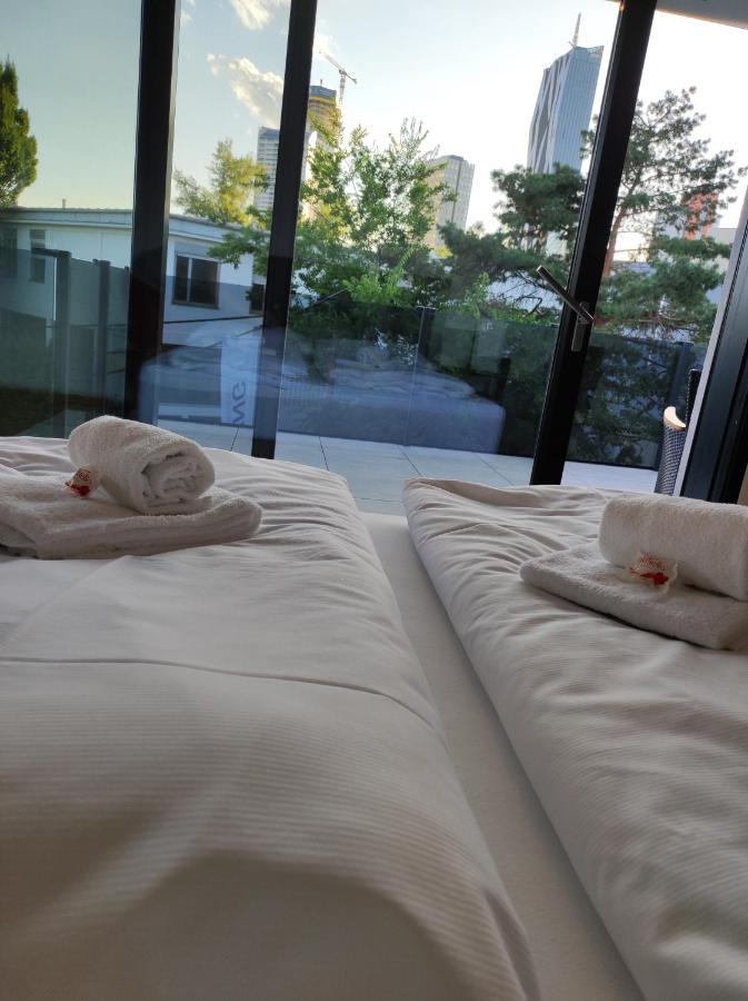 Luxurioeses Penthouse Mit Blick Auf Die Uno-City Und Dem Kaiserwasser. 3Schlafzimmer, 2 Baeder, Privat Lift Ins Apartment Viena Exterior foto
