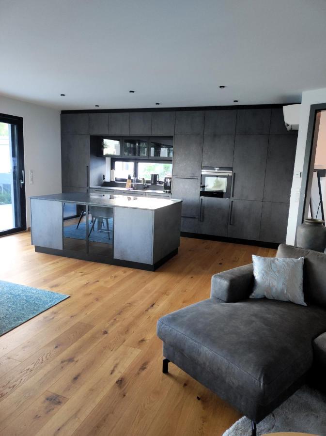 Luxurioeses Penthouse Mit Blick Auf Die Uno-City Und Dem Kaiserwasser. 3Schlafzimmer, 2 Baeder, Privat Lift Ins Apartment Viena Exterior foto
