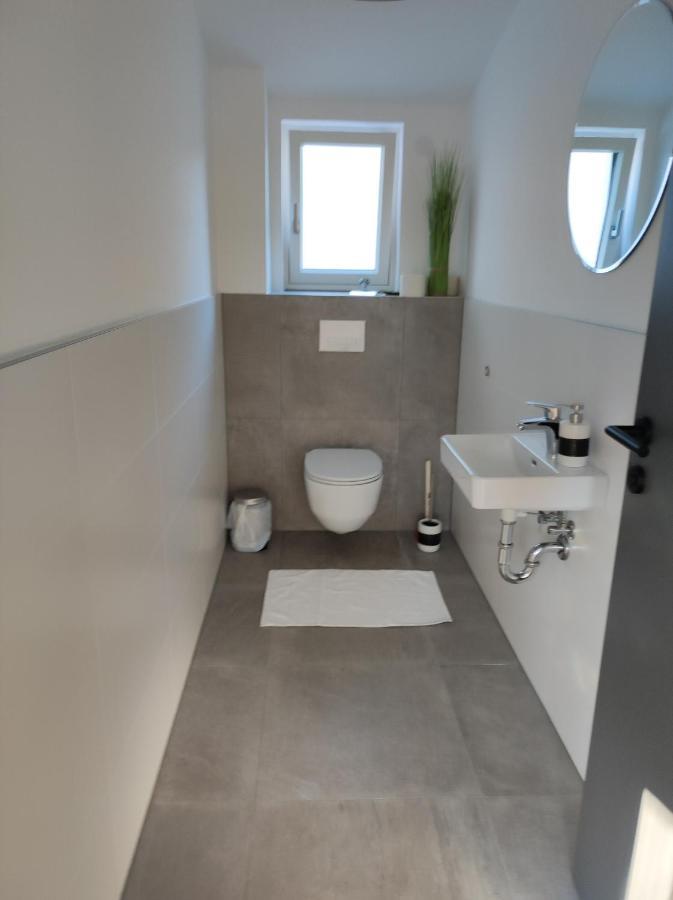 Luxurioeses Penthouse Mit Blick Auf Die Uno-City Und Dem Kaiserwasser. 3Schlafzimmer, 2 Baeder, Privat Lift Ins Apartment Viena Exterior foto